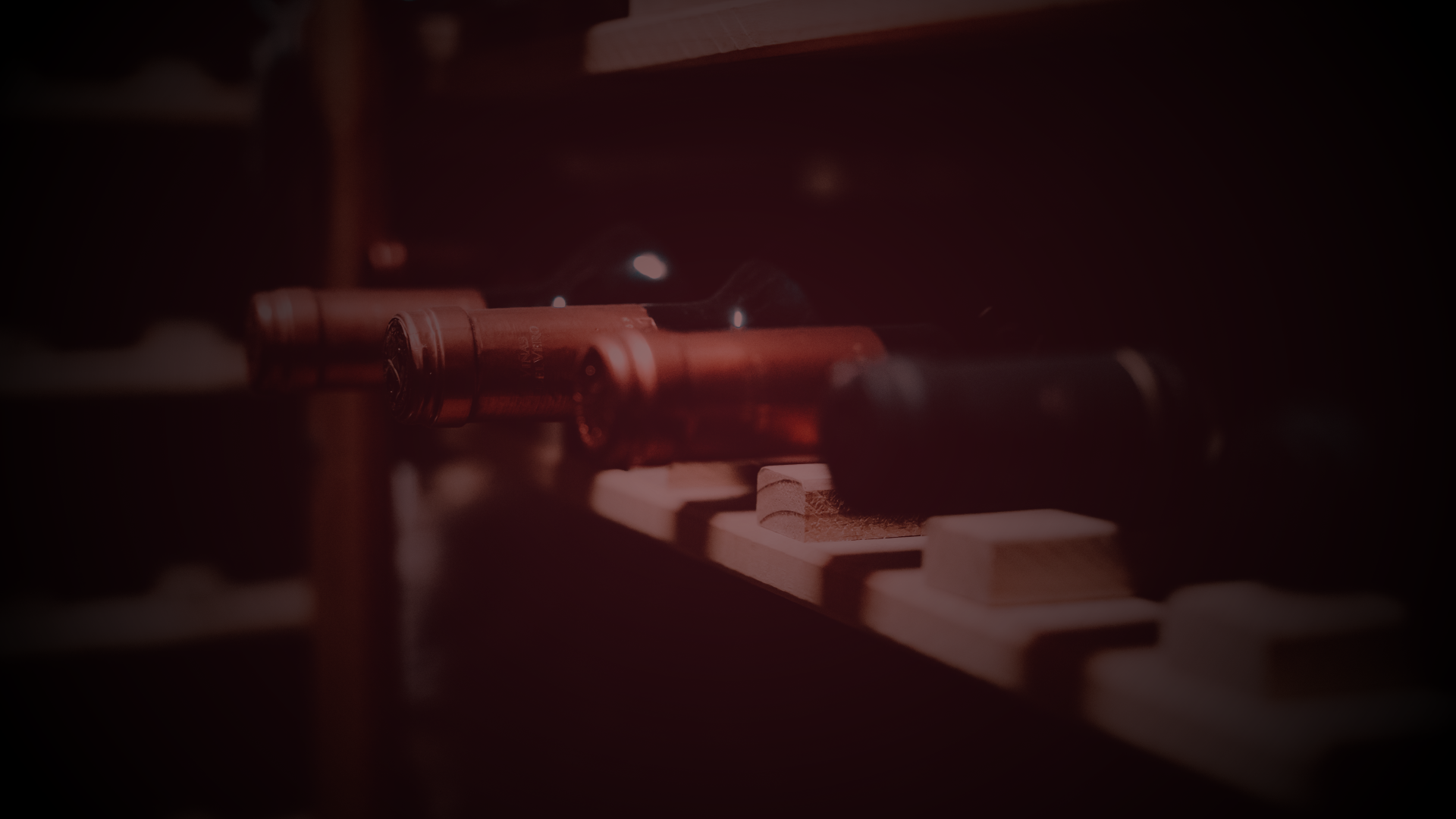 imagem title prateleira garrafas